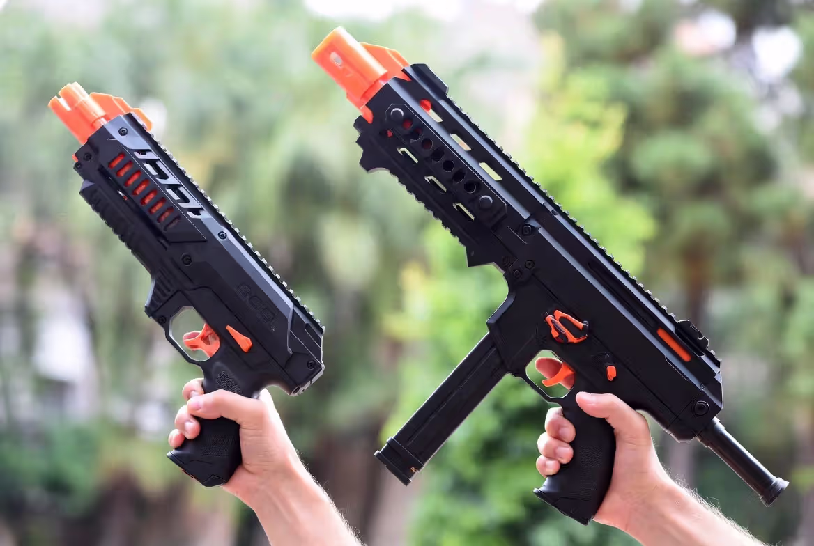 Comparison between compact gel blaster pistol and SMG model